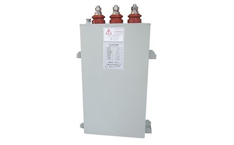 電容器在直流穩(wěn)態(tài)電路中可有電流通過？