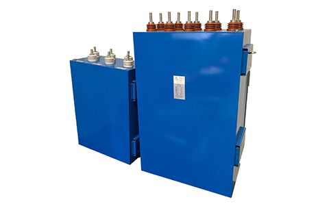 和諧電力機(jī)車中間直流電路支撐電容器的功能是什么？