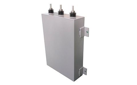 電容器的容量大小與什么有關(guān)？為什么？